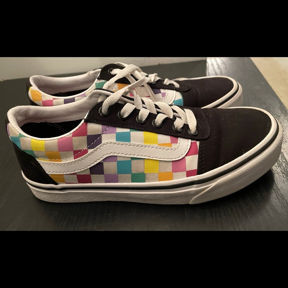 Vans - Picture 3 of 7